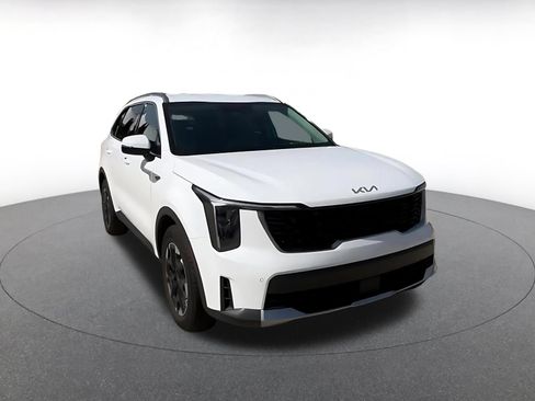 Used 2024 Kia Sorento S FWD image 3