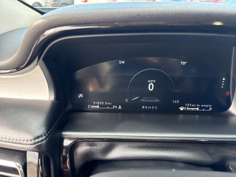 Used 2023 Lincoln Nautilus Reserve image 11