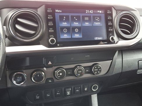 Used 2020 Toyota Tacoma TRD Off-Road w/ Technology Package image 28