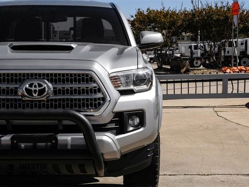 Used 2016 Toyota Tacoma TRD Sport w/ Towing Package image 44