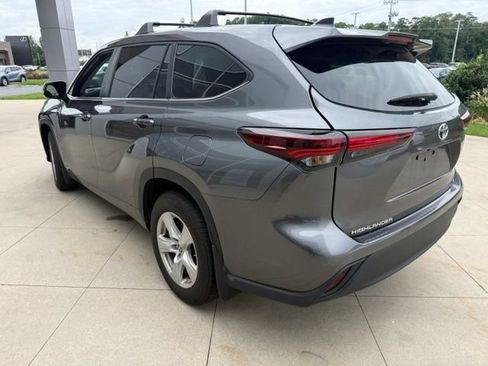 Used 2024 Toyota Highlander LE AWD/4WD image 5