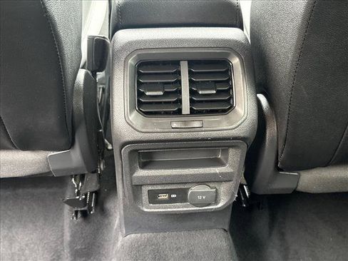Used 2019 Volkswagen Tiguan SE FWD image 24