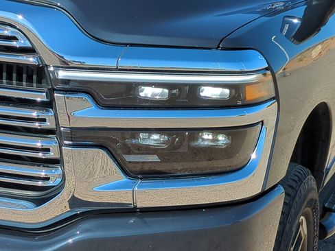 Used 2025 RAM 2500 Laramie AWD/4WD image 12
