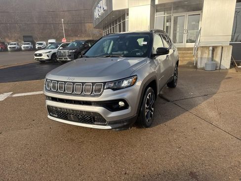 Used 2022 Jeep Compass Limited image 3