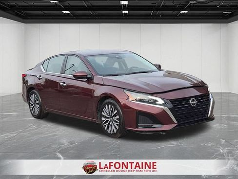 Used 2023 Nissan Altima 2.5 SV FWD image 7