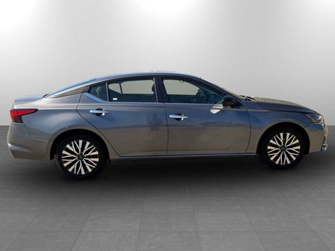 Used 2025 Nissan Altima 2.5 SV FWD image 5