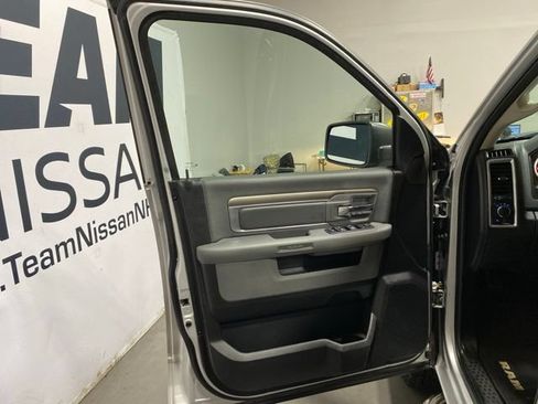 Used 2017 RAM 1500 Classic SLT AWD/4WD image 9