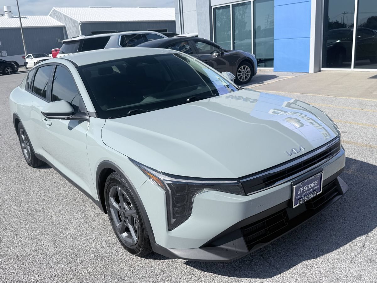 Used 2025 Kia K4 FWD image 3