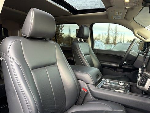 Used 2024 Ford Expedition XLT image 14