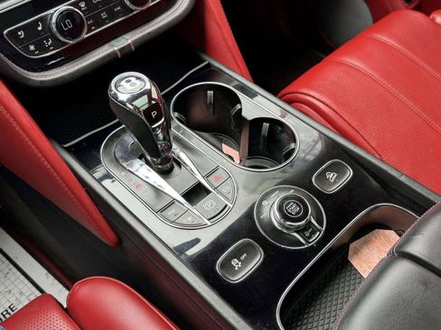 Used 2018 Bentley Bentayga AWD/4WD image 44