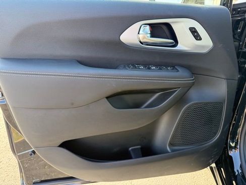 New 2026 Chrysler Pacifica Limited w/ S Appearance Package image 11