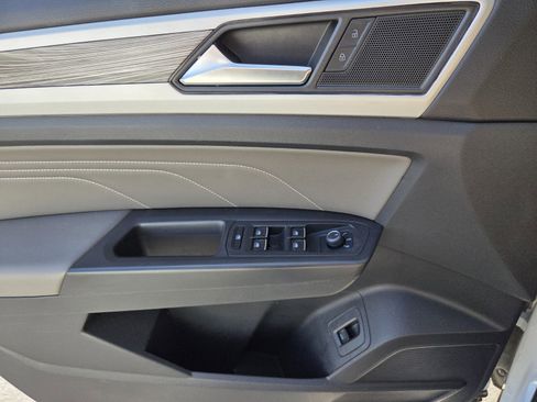 Used 2023 Volkswagen Atlas Cross Sport SE image 23