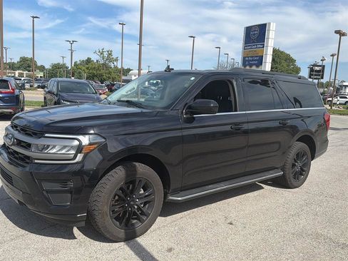 Used 2023 Ford Expedition Max XLT AWD/4WD image 2