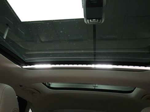 Used 2018 Mercedes-Benz GLC 300 4MATIC image 20