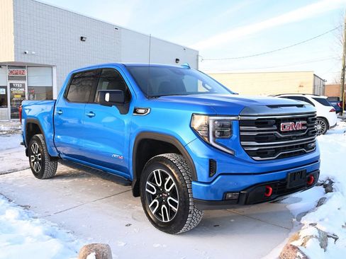 Used 2022 GMC Sierra 1500 AT4 w/ AT4 Premium Package image 3