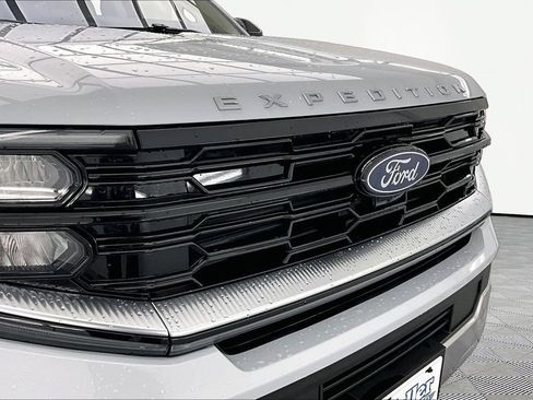 Certified 2025 Ford Expedition Max Platinum w/ Driver's Package AWD/4WD image 29