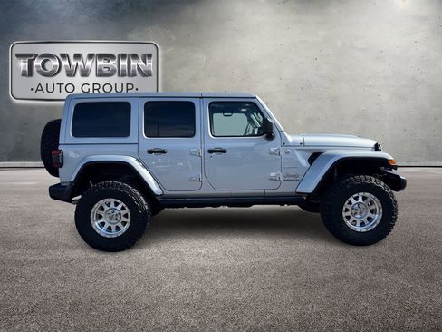 Used 2024 Jeep Wrangler Unlimited Sahara AWD/4WD image 4