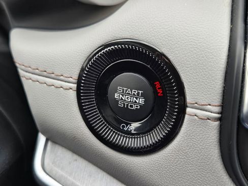 Used 2025 Jeep Compass Limited image 14