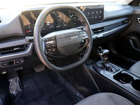 Used 2025 Kia K4 EX FWD image 16