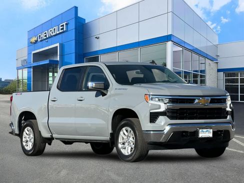 Used 2024 Chevrolet Silverado 1500 LT AWD/4WD image 9