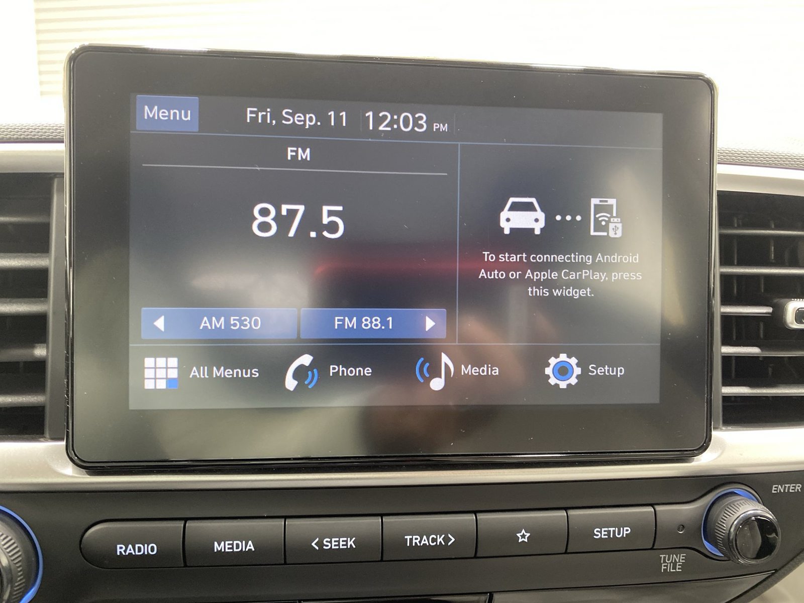 Used 2025 Hyundai Venue SEL FWD image 16