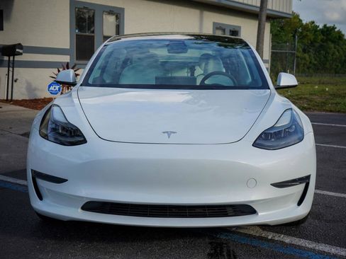 Used 2023 Tesla Model 3 Standard Range image 2