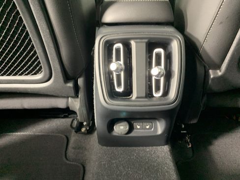 Used 2023 Volvo XC40 B5 Plus AWD/4WD image 33