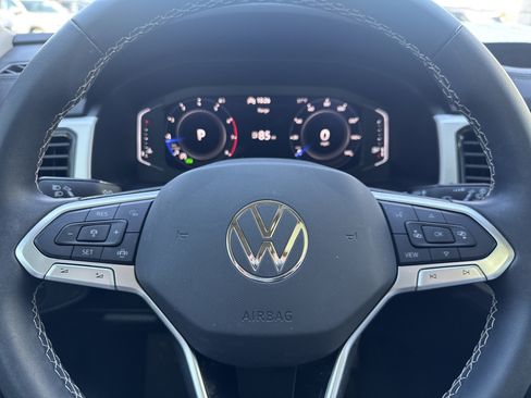 Certified 2023 Volkswagen Atlas SE image 10