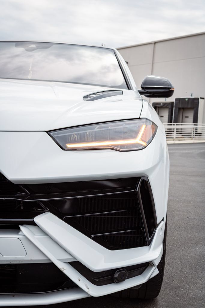 Used 2023 Lamborghini Urus S AWD/4WD image 9