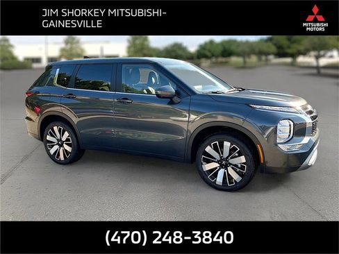 New 2025 Mitsubishi Outlander SE image 1