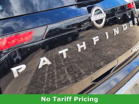 Certified 2025 Nissan Pathfinder Platinum image 12