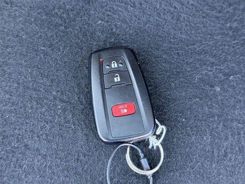 Used 2025 Toyota RAV4 XLE FWD image 22