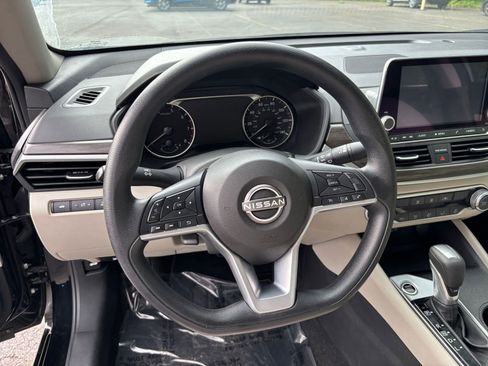 Used 2025 Nissan Altima 2.5 SV FWD image 28