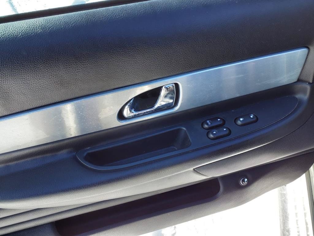 Used 2004 Ford Thunderbird RWD image 8