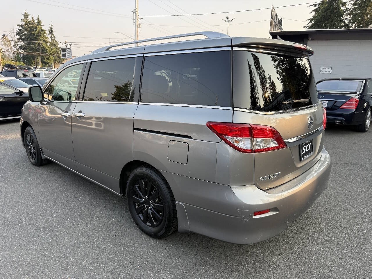 Used 2012 Nissan Quest S FWD image 4