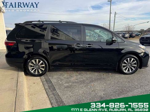 Used 2020 Toyota Sienna Limited Premium w/ Carpet Mat Package image 5