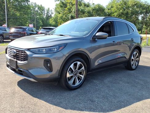 Used 2025 Ford Escape Platinum AWD/4WD image 2