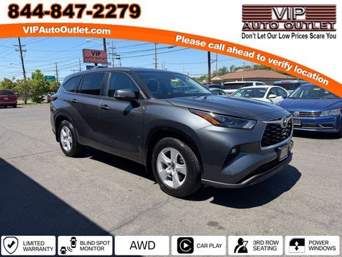 Used 2023 Toyota Highlander LE AWD/4WD image 1