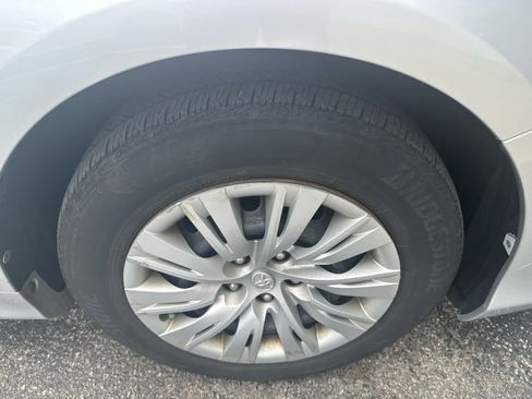 Used 2013 Toyota Camry LE FWD image 17