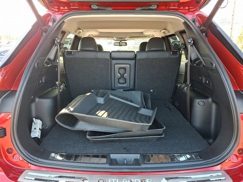 Used 2023 Mitsubishi Outlander SE image 18