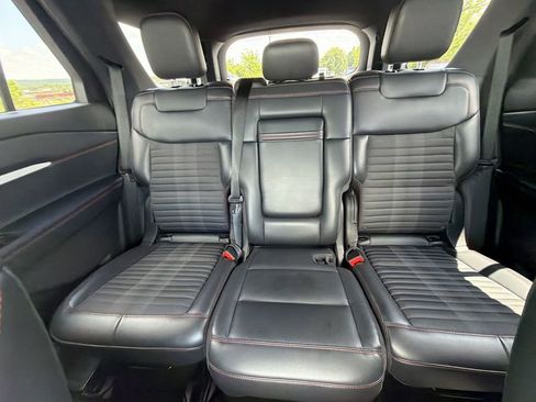 Used 2025 Ford Explorer ST-Line w/ ST-Line Street Pack AWD/4WD image 13