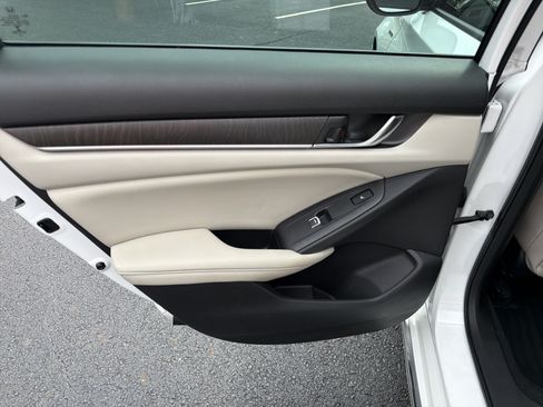 Used 2022 Honda Accord Touring image 21