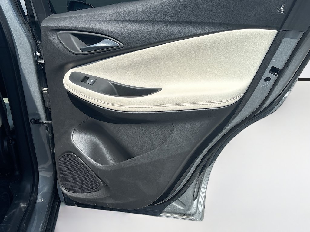 Used 2025 Buick Encore GX Avenir w/ Avenir Technology Package FWD image 21