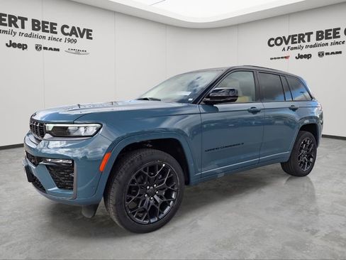 New 2026 Jeep Grand Cherokee Summit image 3