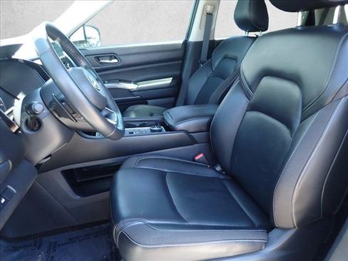 Used 2023 Nissan Pathfinder SL AWD/4WD image 11