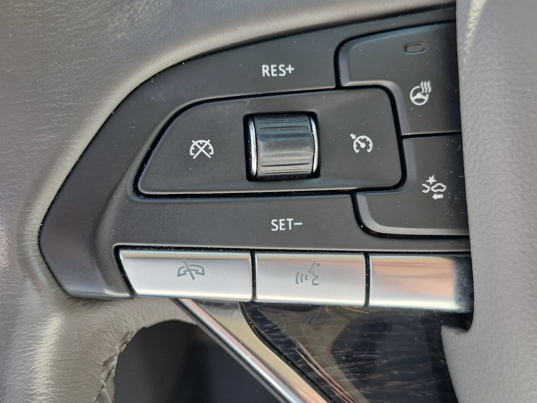 Certified 2023 Cadillac XT6 Premium Luxury w/ LPO, Floor Liner Package AWD/4WD image 17
