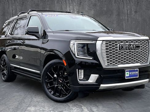 Used 2023 GMC Yukon Denali w/ Denali Reserve Package image 3