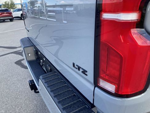 Used 2024 Chevrolet Silverado 3500 LTZ w/ LTZ Plus Package image 11