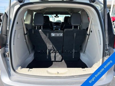 Used 2017 Chrysler Pacifica Touring-L w/ Tire & Wheel Group FWD image 15