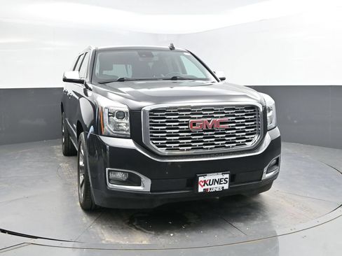 Used 2020 GMC Yukon Denali w/ Denali Ultimate Black Edition AWD/4WD image 2